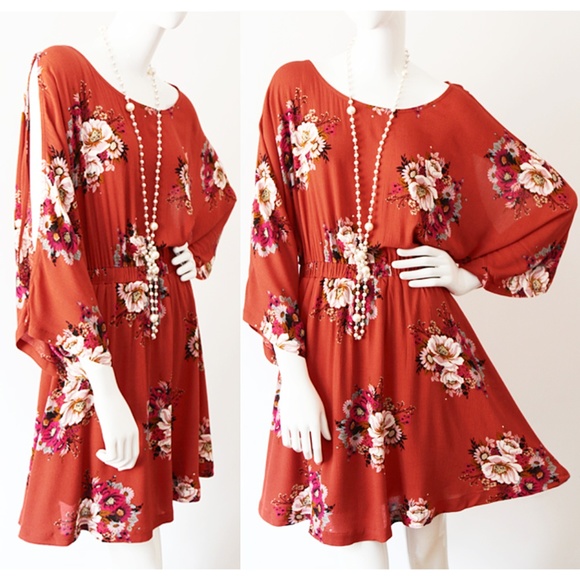 Crescent Dresses & Skirts - Last☝️ Rust Pretty Floral Slit Batwing Boho Dress